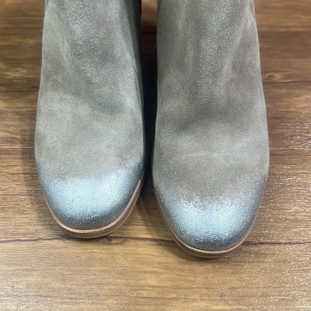 Isola Leandra Stone Suede Booties Tan w/ Silver size 8.5